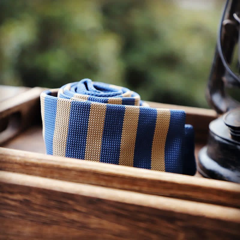 Cravatta da uomo in maglia a righe blu e cachi - image 1