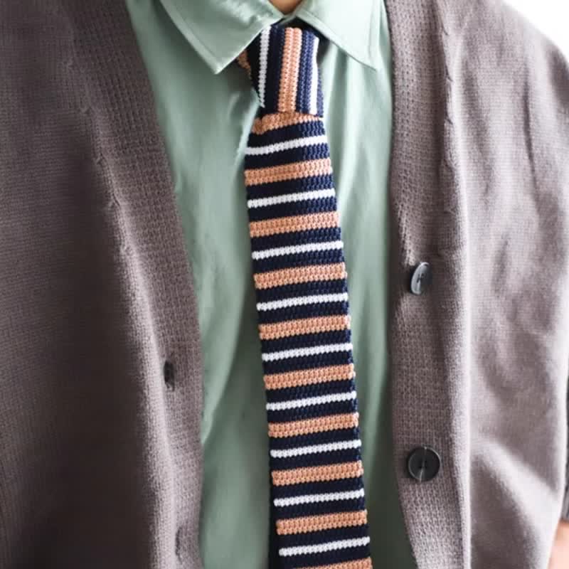 Cravatta lavorata a maglia con motivo vintage in stile britannico da uomo - image 4