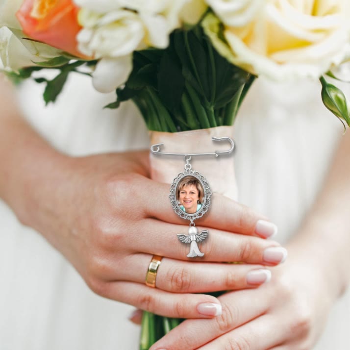 Personalizza la tua spilla fotografica con spilla pendente a forma di angelo - image 1