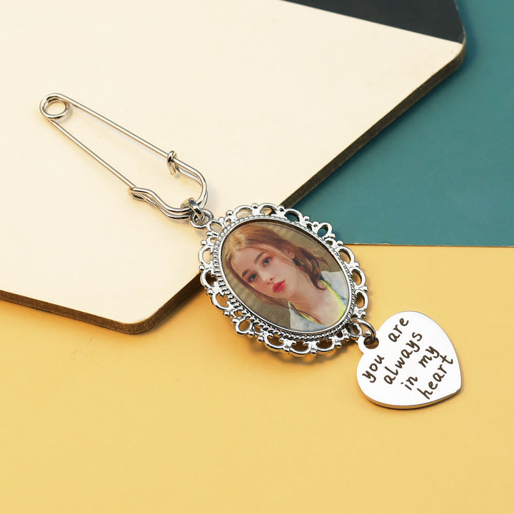 Personalizza la tua spilla fotografica con un caldo regalo di nozze Taxt - image 1