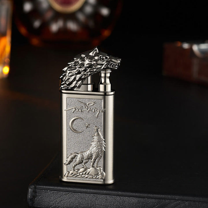 Accendino a butano ricaricabile con doppia fiamma e motivo Roaring Wolf in rilievo - Grigio scuro - image 4
