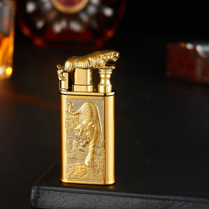 Accendino a butano ricaricabile con doppia fiamma in rilievo Fierce Tiger - Oro - image 3
