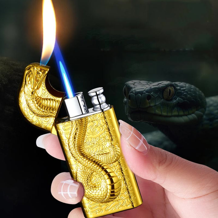 Accendino a butano ricaricabile con motivo a doppia fiamma e motivo Serpent King in rilievo - image 2