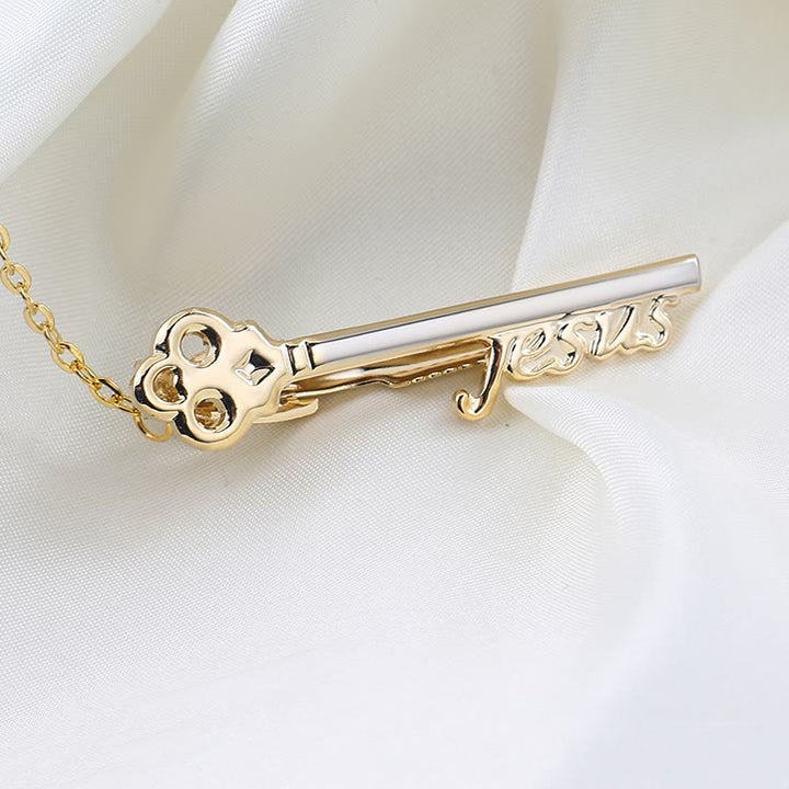 Fermacravatta con chiave di Gesù in oro per abito da sposa - Fermacravatta a forma di chiave di Gesù in oro - image 0