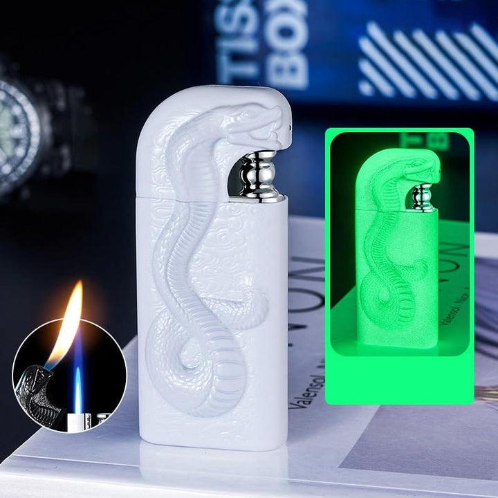 Accendino a butano ricaricabile con motivo a doppia fiamma e motivo Serpent King in rilievo - Bianco - image 19