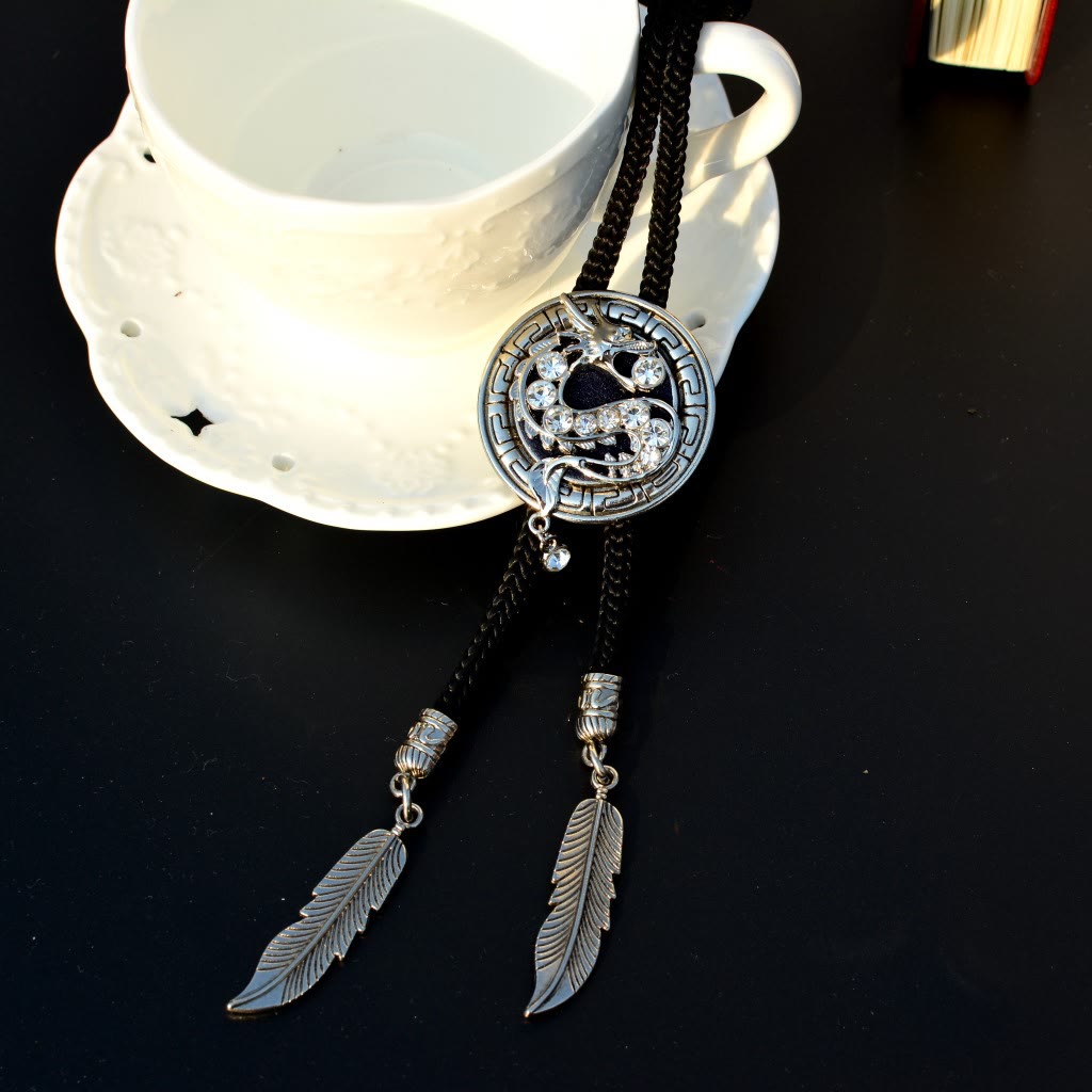 Cravatta Bolo con drago di strass occidentale e piuma - Drago di strass con piuma - image 0