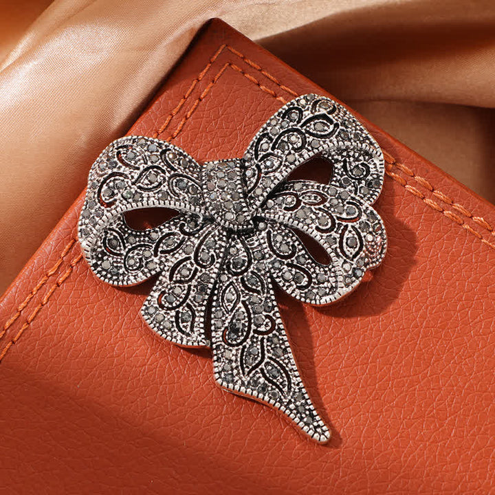 Spilla da donna in argento antico a forma di fiocco con strass - image 3
