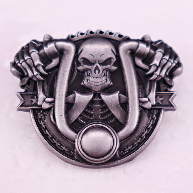 Spilla punk in argento con scheletro da motociclista - image 1