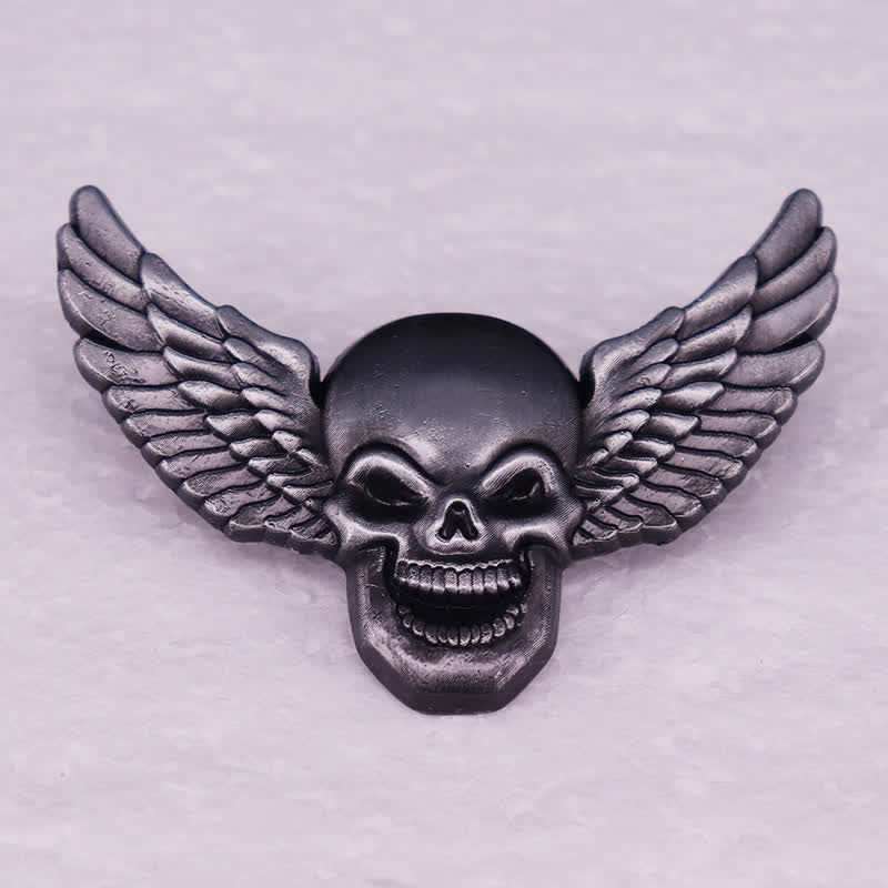 Spilla a forma di testa di teschio demoniaco alato e sorridente - image 1