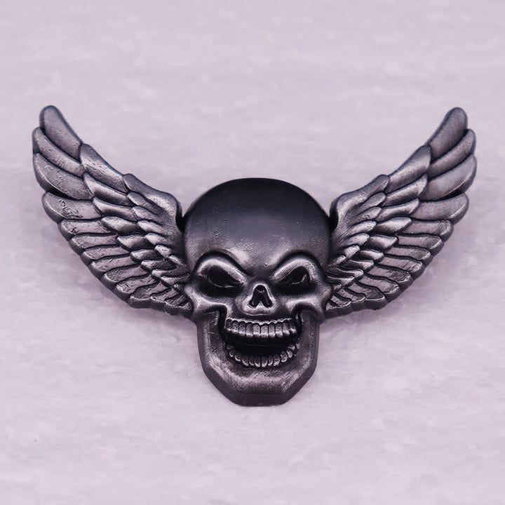 Spilla a forma di testa di teschio demoniaco alato e sorridente - image 1