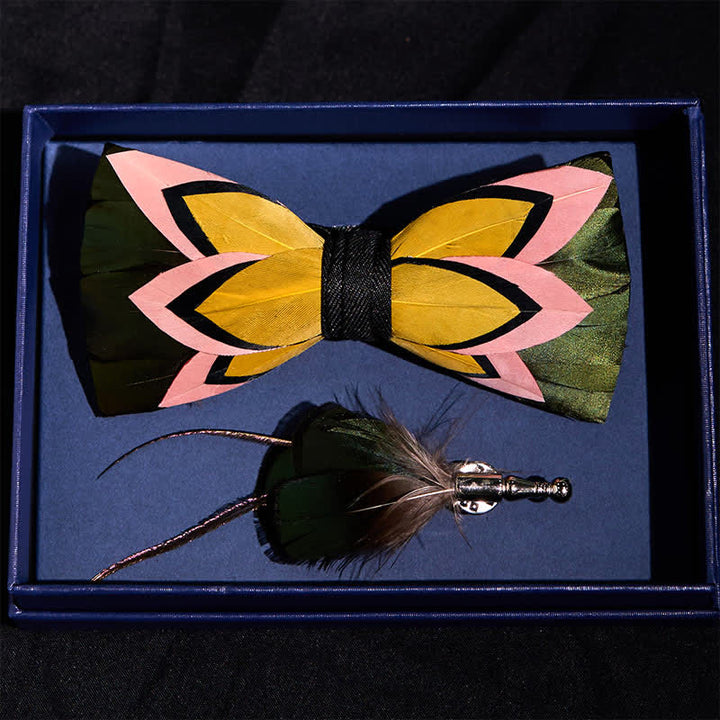 Papillon con piume nere iridescenti e spilla da bavero - image 2
