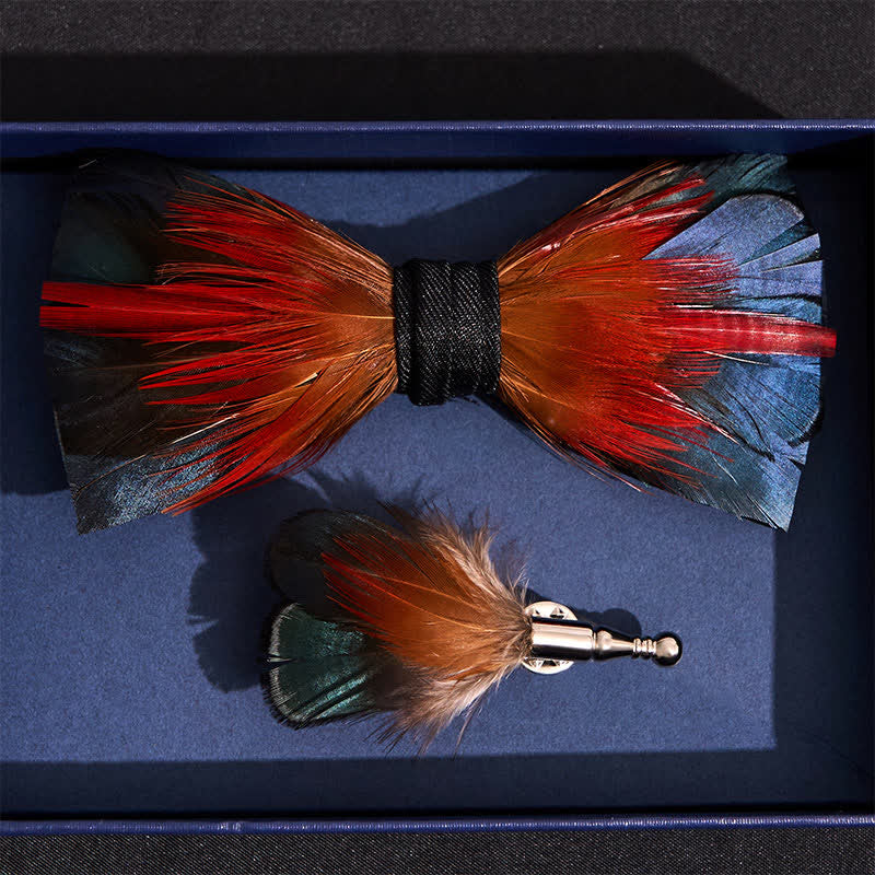 Papillon con piume rosso fuoco e blu acciaio con spilla da bavero - image 3