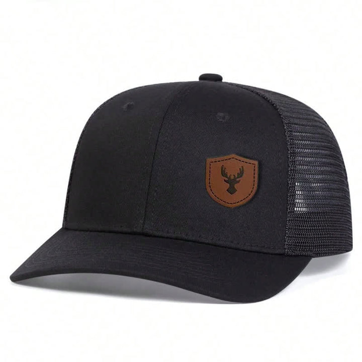 Cappello da camionista con etichetta in pelle marrone con piccolo corno di cervo - Nero - Regolabile (circa 22"-23 5/8") - image 1