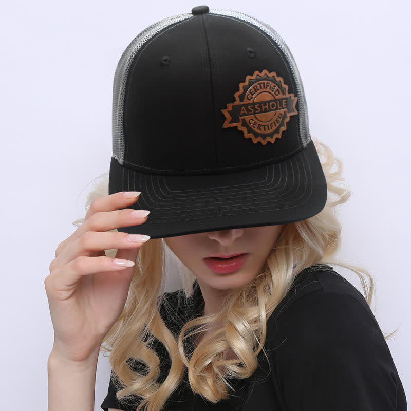 Cappello da camionista con etichetta in pelle marrone e motivo a lettere - image 8