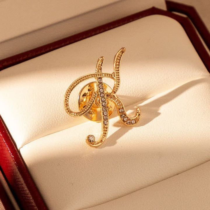 Spilla con lettera iniziale in oro 26 dell'alfabeto con strass - K - image 11