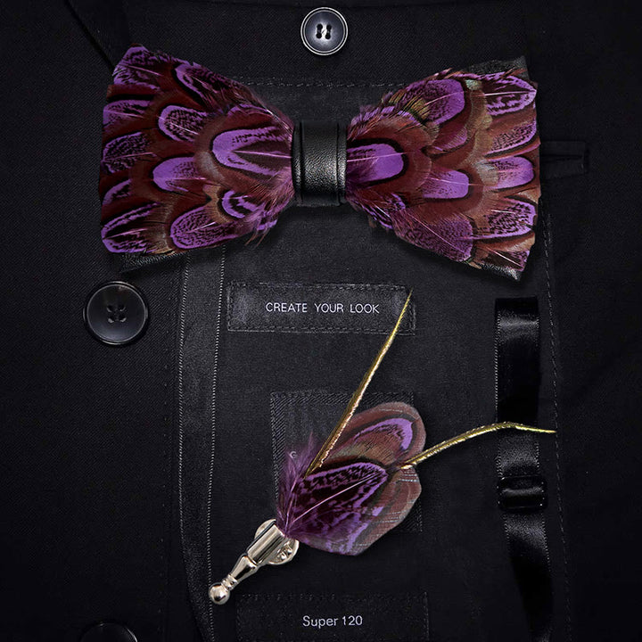 Papillon con piume viola e mattone refrattario con spilla da bavero - Viola e mattoni refrattari - image 0