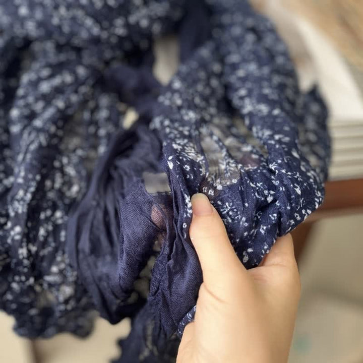 Sciarpa sottile in lino e cotone con pieghe floreali artistiche da donna - image 3
