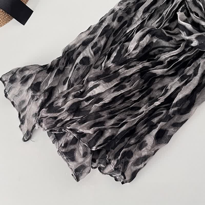 Sciarpa autunnale sottile in lino e cotone plissettato con stampa leopardata da donna - image 8