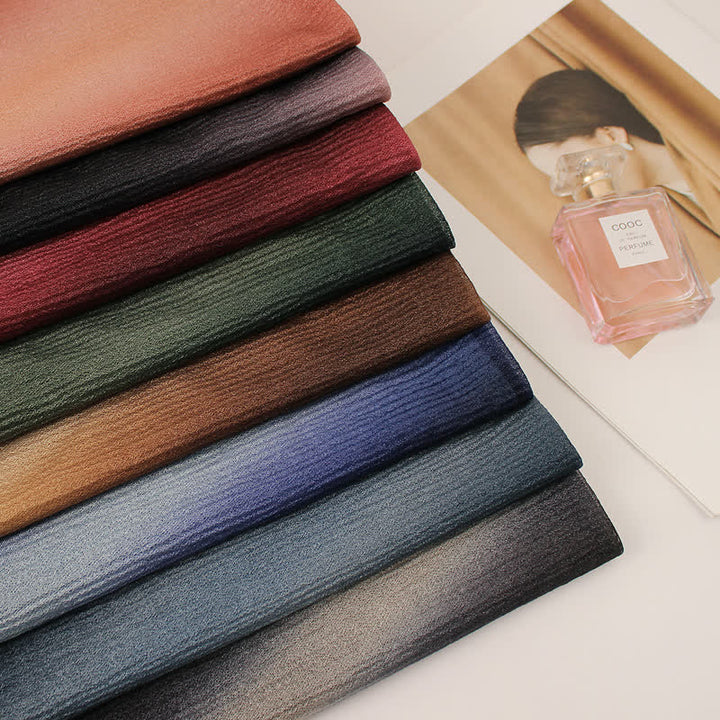 Sciarpa estiva sottile unisex a righe con pieghe e colori sfumati - image 3