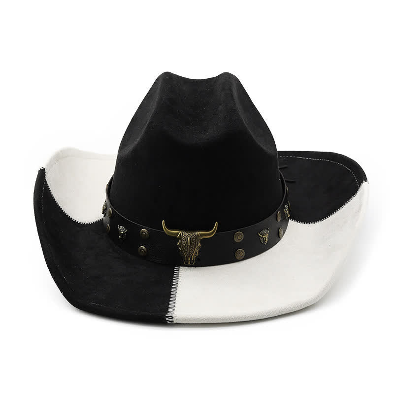 Cappello da cowboy in finta pelle scamosciata con fascia a contrasto in bianco e nero con rivetti a forma di toro - image 1