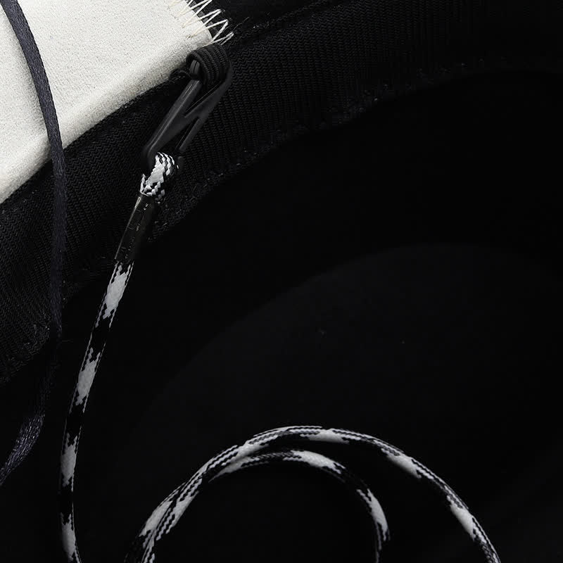 Cappello da cowboy in finta pelle scamosciata con fascia a contrasto in bianco e nero con rivetti a forma di toro - image 8