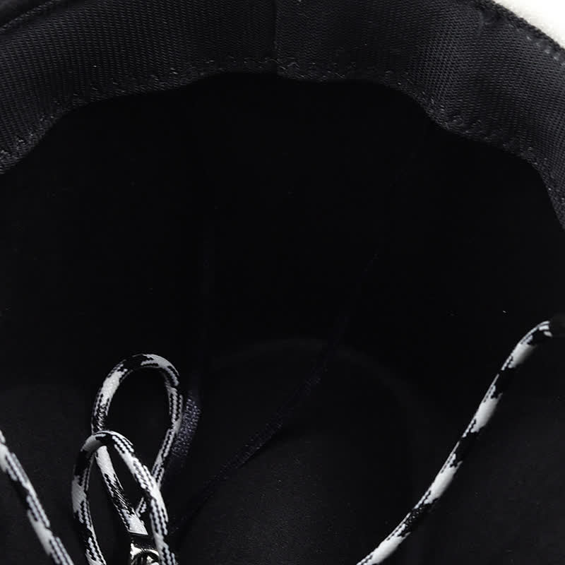 Cappello da cowboy in finta pelle scamosciata con fascia a contrasto in bianco e nero con rivetti a forma di toro - image 9
