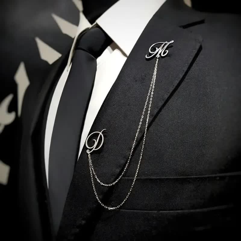 Elegante spilla con iniziali personalizzate e catena - Argento - image 1