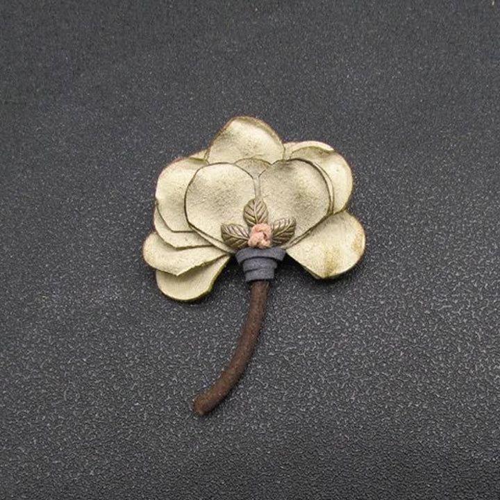 Spilla in tessuto con petali di fiori da sposa retrò dal design originale - Bianco - image 4
