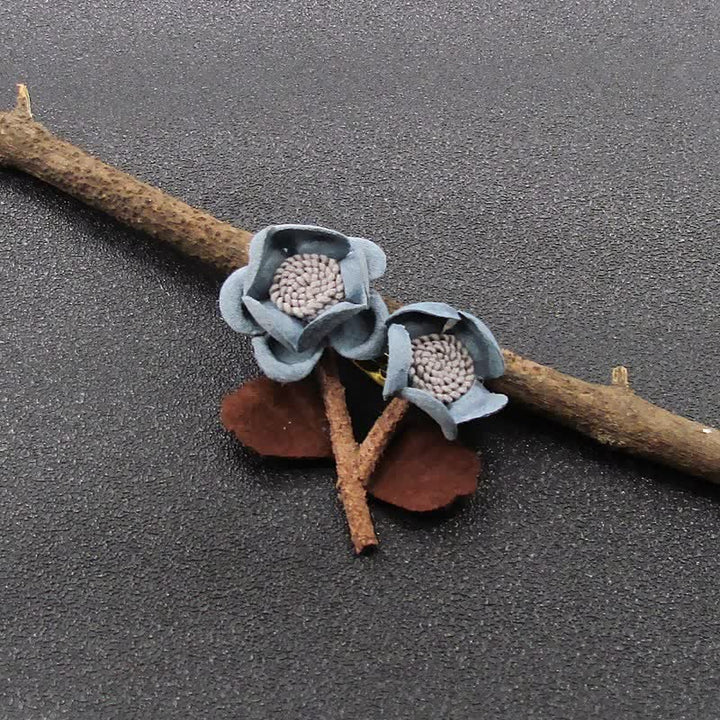 Spilla in stoffa con fiori doppi dal design originale azzurro pallido per matrimonio - Azzurro pallido - image 0