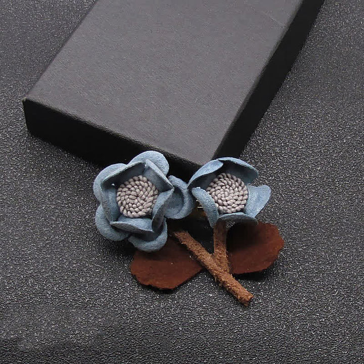 Spilla in stoffa con fiori doppi dal design originale azzurro pallido per matrimonio - image 2