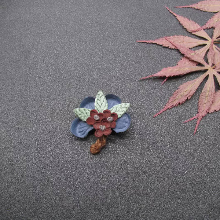 Spilla in stoffa con fiori di margherite rosse da sposa dal design originale - Blu - image 5