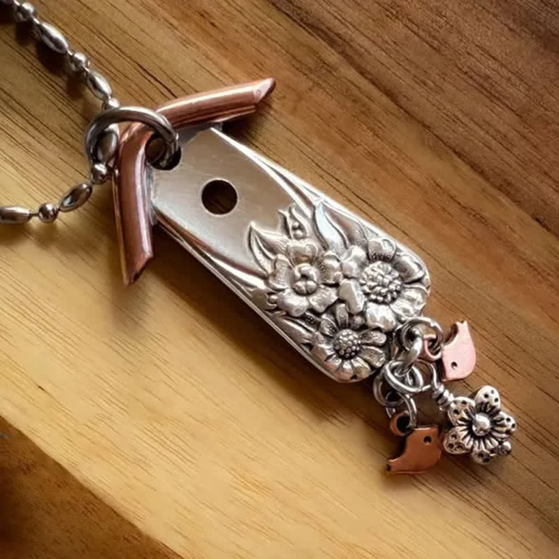 Collana placcata in argento con piccola casetta per uccelli