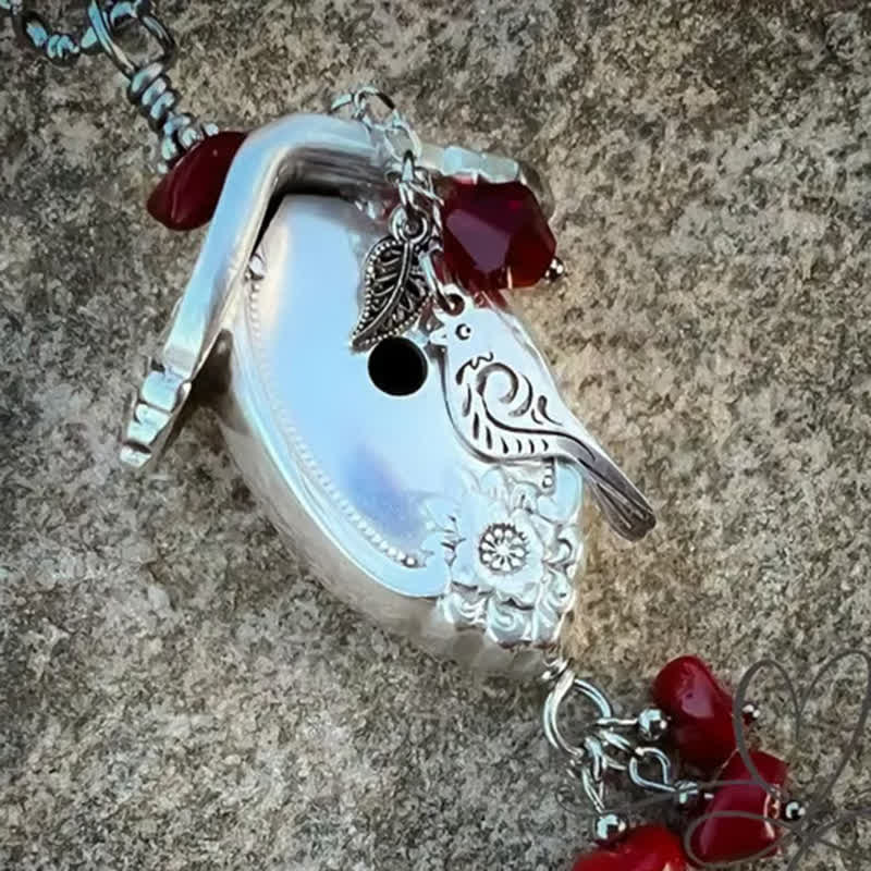 Collana placcata in argento con piccola casetta per uccelli