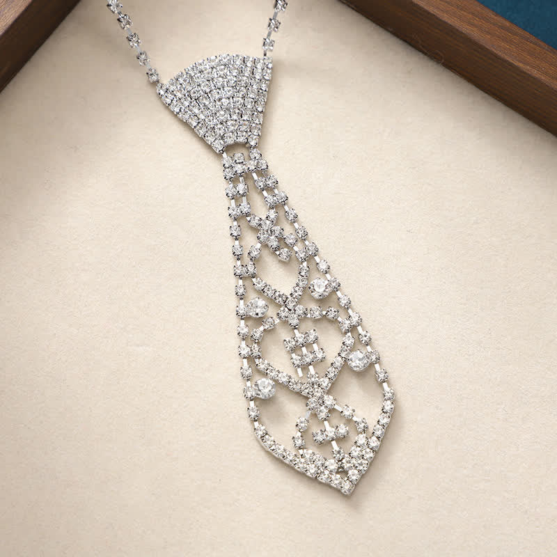 Collana con cravatta creativa con strass di cristallo per feste - image 3