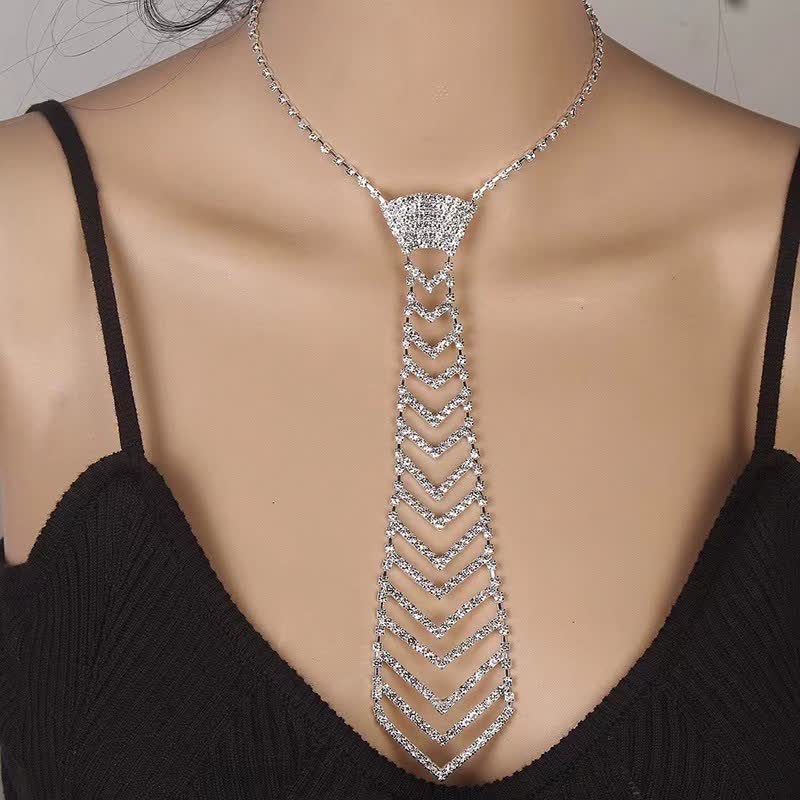 Collana con cravatta creativa in cristallo e strass a forma di strisce - image 1