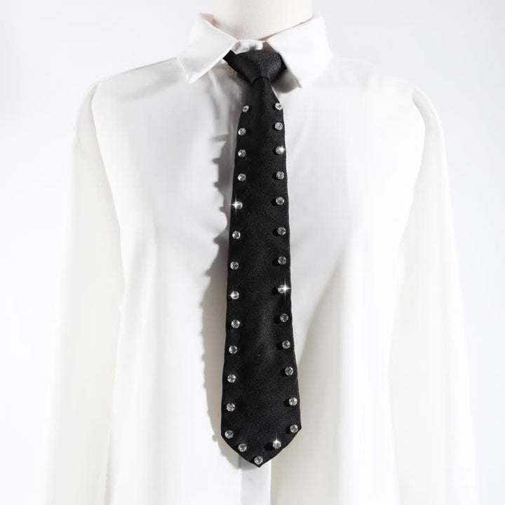 Cravatta pre-annodata creativa con borchie di strass neri - image 3