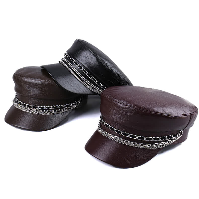 Cappello basco da donna in pelle nera con catena decorata e parte superiore piatta - image 1