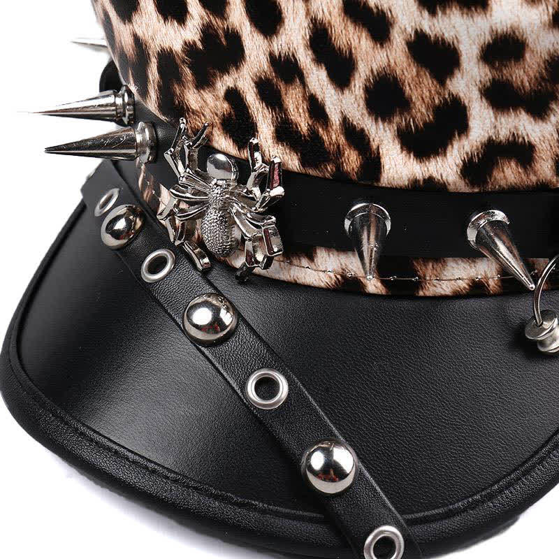 Cappello basco da donna in pelle con stampa leopardata e decorazioni con rivetti - image 3