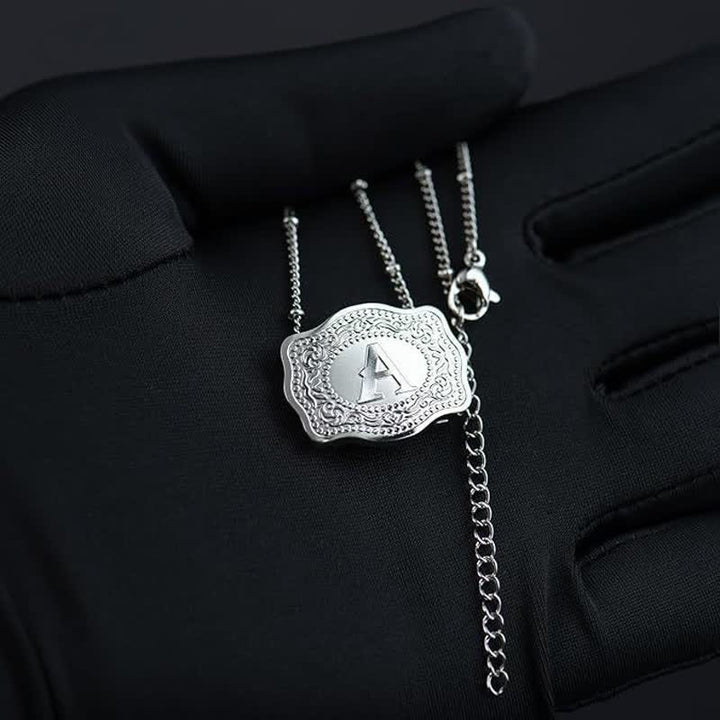 Collana con lettera iniziale in rilievo in argento - image 1