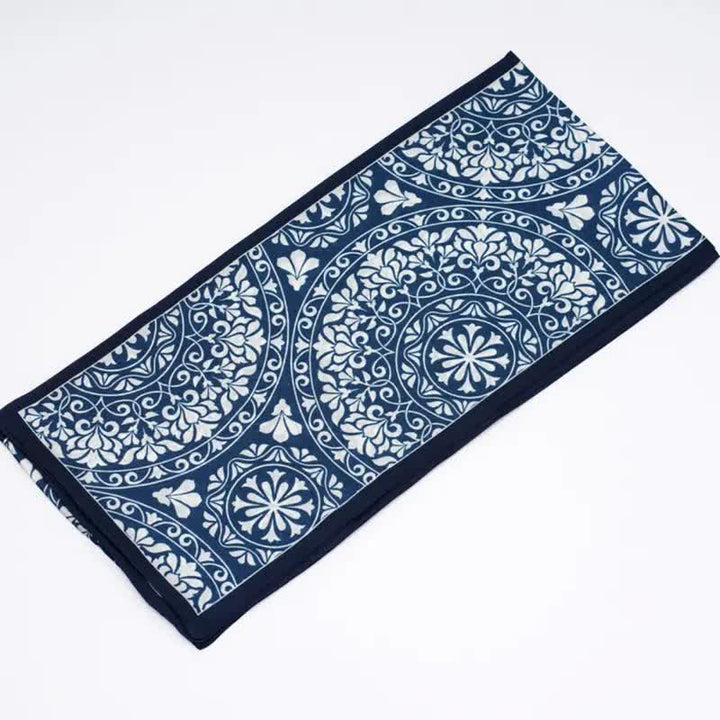 Sciarpa lunga e sottile da uomo, con motivo floreale blu e bianco, a doppia faccia - image 3