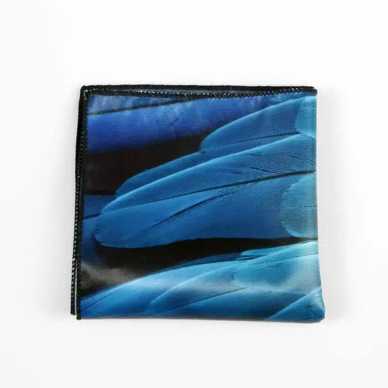 Fazzoletto da taschino di lusso da uomo con stampa di piume blu-verdi - image 2