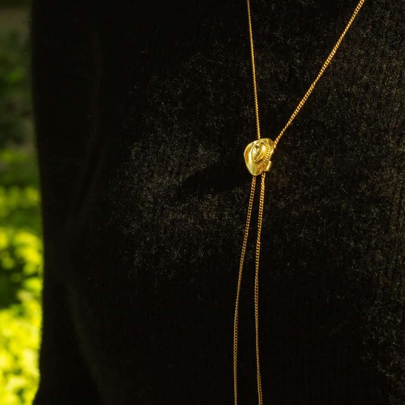 Collana con ciondolo personalizzato a forma di cappello da cowboy western con iniziale - image 2