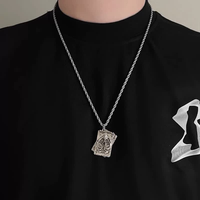 Collana unisex in metallo stile hip hop con motivo poker - image 1