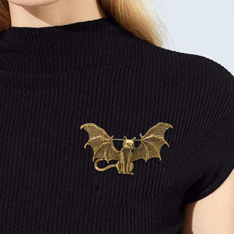 Spilla a forma di gatto alato in oro e argento per Halloween - image 1