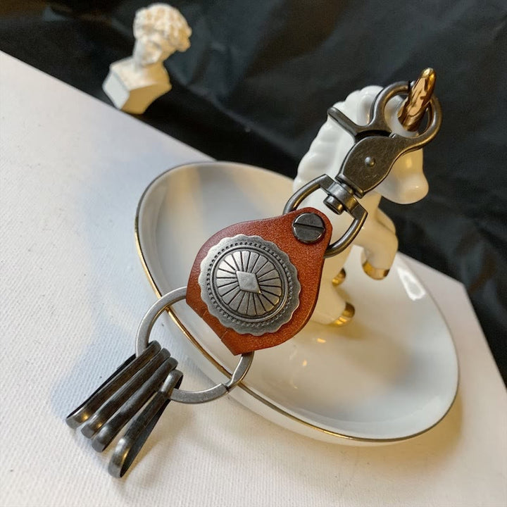 Portachiavi rotondo in pelle argentata vintage con ciondolo - Marrone - image 2