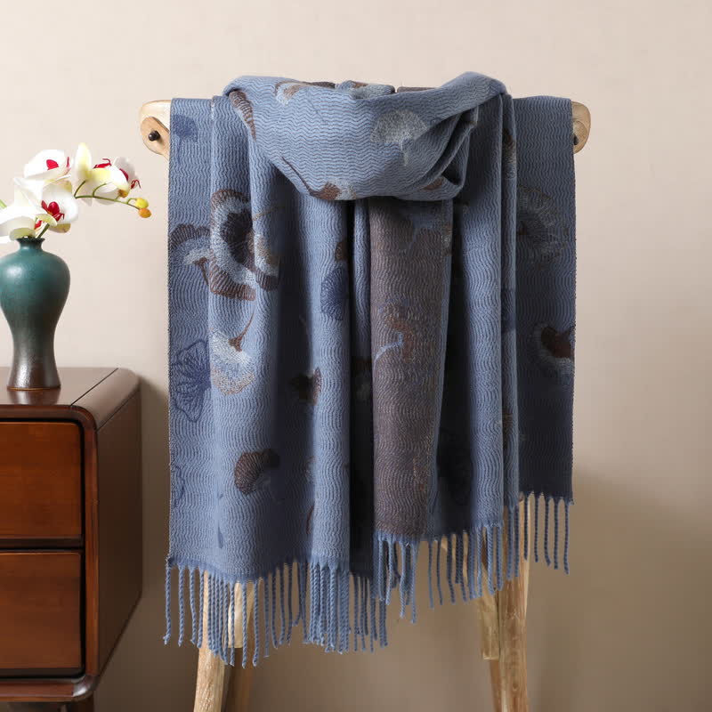 Sciarpa bifacciale con motivo a foglie di ginkgo e nappe - Blu acciaio - image 4