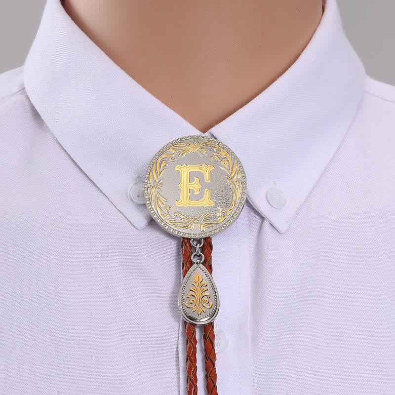 Cravatta Bolo in pelle marrone con iniziale e ciondolo a forma di lacrima - Oro - E - image 7