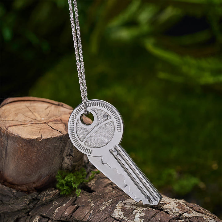 Portachiavi pratico con coltello pieghevole e collana in argento - image 3