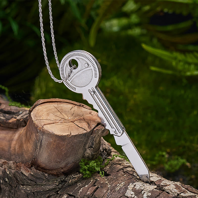 Portachiavi pratico con coltello pieghevole e collana in argento - image 1
