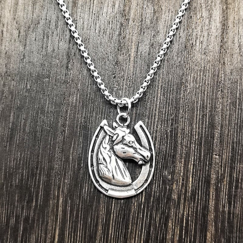 Collana con ciondolo in metallo con motivo a ferro di cavallo e testa di cavallo vintage - Argento - image 2